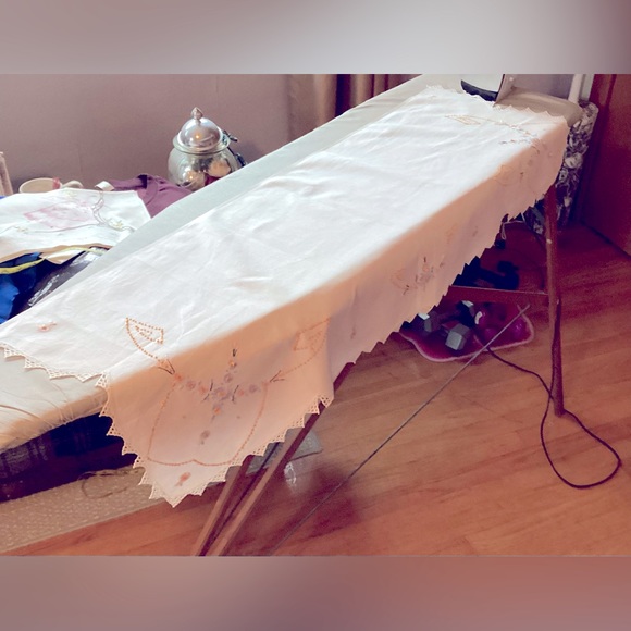 Vintage, hand-stitched table runner. - Picture 2 of 5